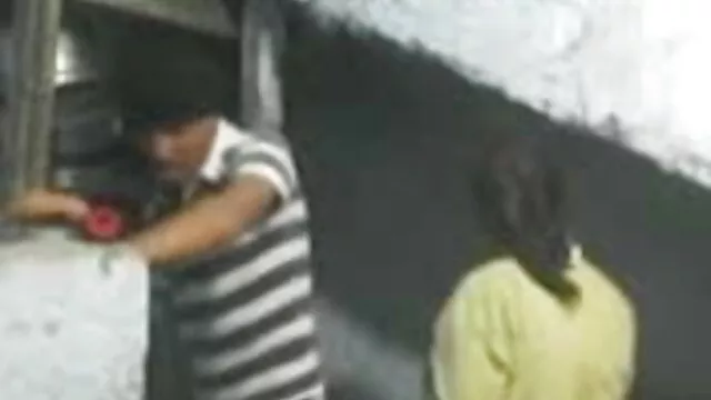 पोल्का डॉट ब्रा और पैंटी सेक्स वीडियो फुल मूवी हिंदी हस्तमैथुन-नग्न नहीं