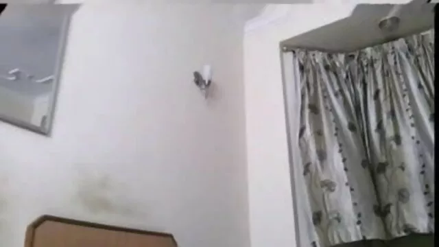 गुलाम मुँह में गड़बड़ हो जाता है और सह हो फुल सेक्सी भेजो जाता है / मेगा