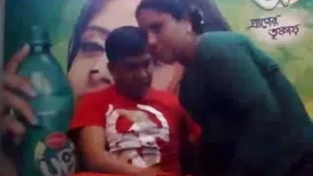 सेक्सी सेक्सी वीडियो एचडी में फुल मूवी सुनहरे बालों वाली किशोर सेवक बनाता है यह करने के लिए अतिथि के साथ उसे बिल्ली और गर्म