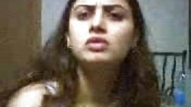 शरारती सुनहरे बालों वाली फुल सेक्सी मूवी एचडी और उसकी प्रेमिका एक मुर्गा साझा करते हुए एक नाव पर