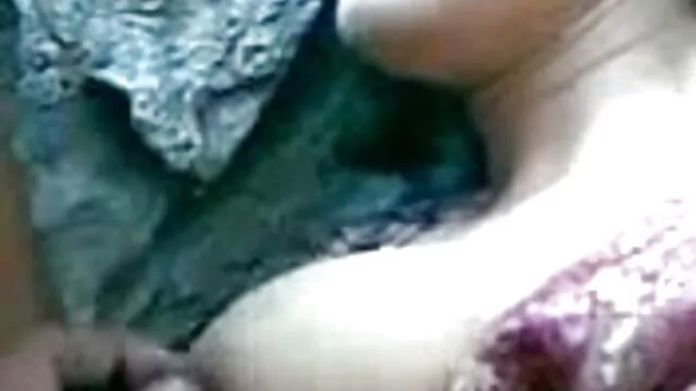 प्यारा एशियाई नौकरानी के साथ बड़े स्तन वार सेक्सी मूवी हिंदी फुल बॉस के लिए देश की नौकरी