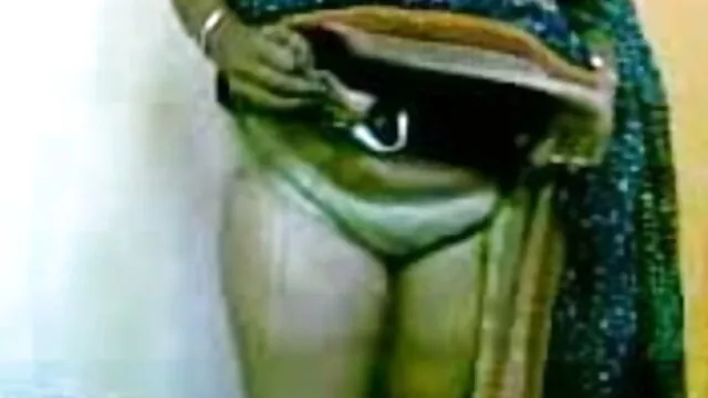 SIS. ब्लू फिल्म फुल मूवी एचडी में अश्लील. लड़की स्तन के बिना अपमानजनक शगल शामिल है कि गंदा