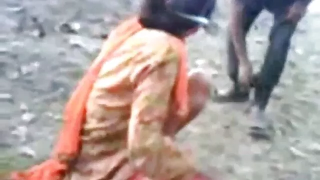 उसके गले के सेक्सी वीडियो फुल मूवी देखने वाला नीचे!
