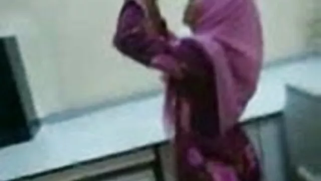 तेल से सना सेक्सी पिक्चर फिल्म फुल हुआ पैर नौकरी एक चमड़े के सोफे पर