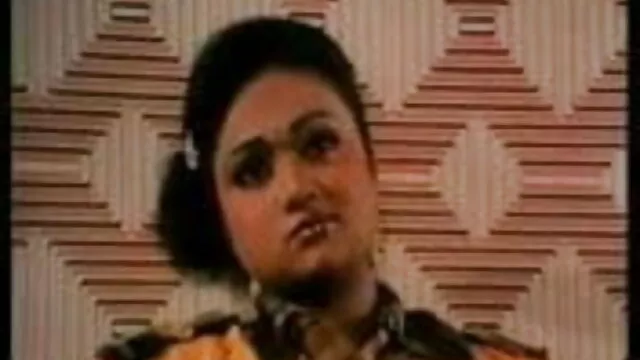 कॉर्बिन फिशर-ब्रेडेन मील फुल वीडियो सेक्सी मूवी की दूरी पर कंडोम लेता है