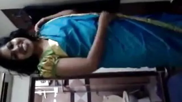 मुखमैथुन और गर्म कार धोने फुल सेक्सी एचडी मूवी के साथ गर्म लोमडी लिली लाबू