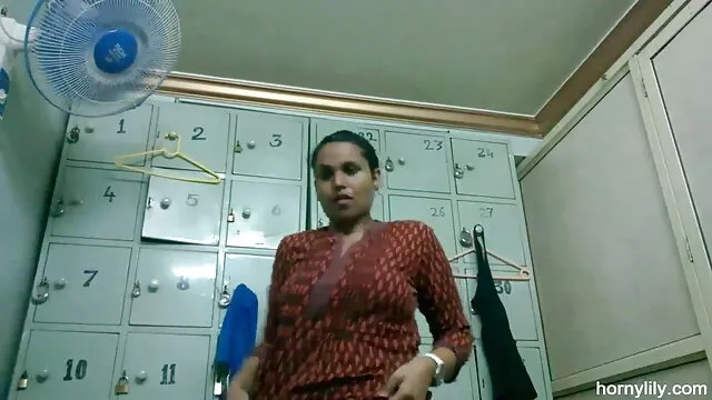 पतला सेक्सी सेक्सी वीडियो फुल मूवी वीडियो लैटिना लड़की चिल्लाती है और हिलाता से बड़ा काला लंड