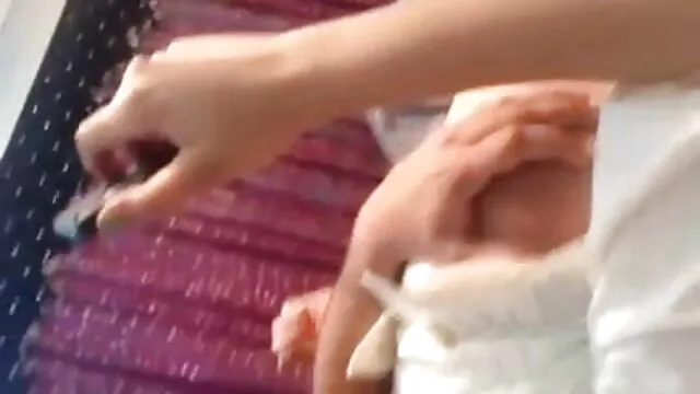 अजीब सेक्स लड़की बढ़ा रही है फुल सेक्सी ब्लू